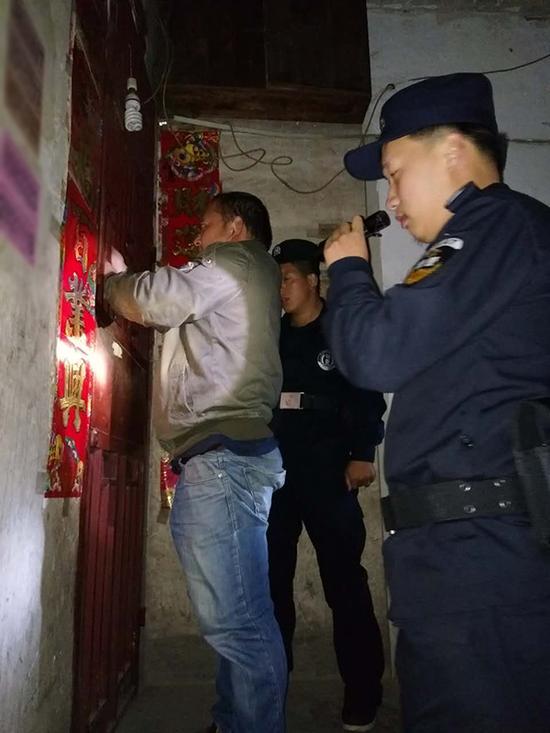 汕尾粗心妈妈误将幼女锁家中 